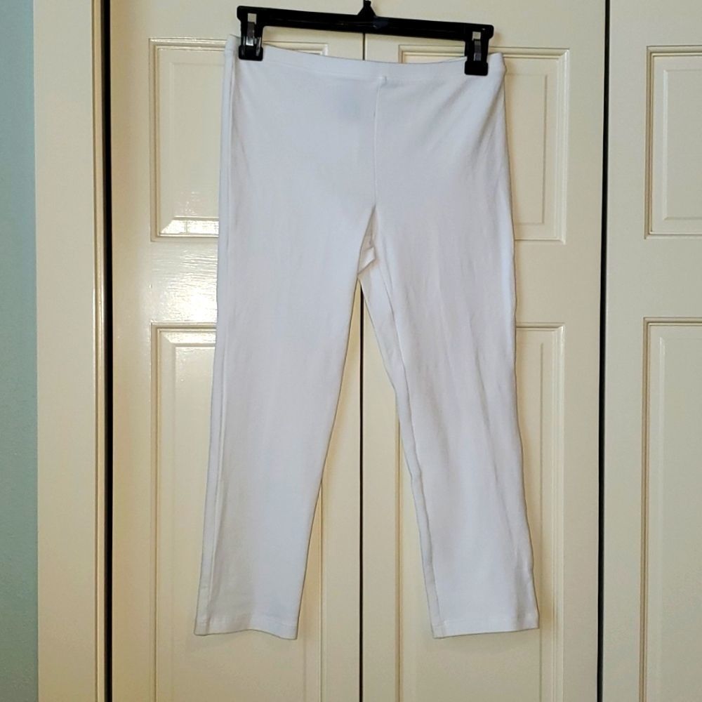 HUE,Leggings White, Capri Style, NWOT, Size S. Perfect for Summer!